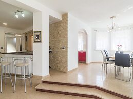 Villa in Pula With Swimming Pool