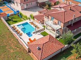 Villa in Pula With Swimming Pool