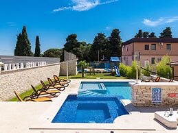 Villa in Pula With Swimming Pool