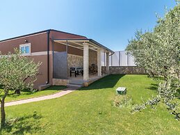 Villa in Pula With Swimming Pool