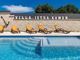 Villa in Pula With Swimming Pool