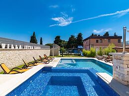 Villa in Pula With Swimming Pool