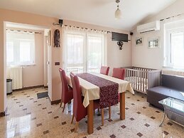 Villa in Pula With Swimming Pool