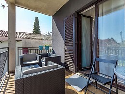 Modern Apartment in Pula With Balcony