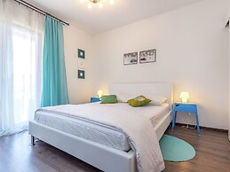 Modern Apartment in Pula With Balcony