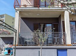 Modern Apartment in Pula With Balcony