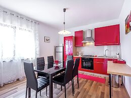 Modern Apartment in Pula With Balcony