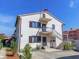 Modern Apartment in Pula With Balcony