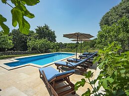 Holiday Home in Valtura With Swimming Pool