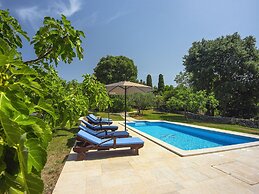 Holiday Home in Valtura With Swimming Pool