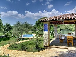 Holiday Home in Valtura With Swimming Pool