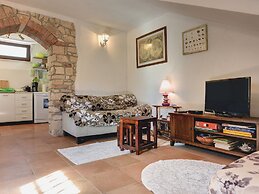 Holiday Home with Private Terrace in Center of Medulin near Beach