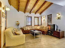 Holiday Home With Swimming Pool, Near the Center