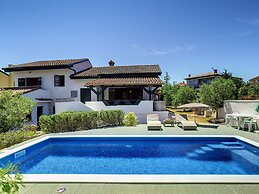 Holiday Home With Swimming Pool, Near the Center