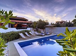 Holiday Home With Swimming Pool, Near the Center