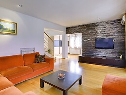 Modern Holiday Home With Swimming Pool, Terrace With Bbq, Near the Cen