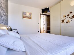 Modern Holiday Home With Swimming Pool, Terrace With Bbq, Near the Cen