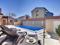 Modern Holiday Home With Swimming Pool, Terrace With Bbq, Near the Cen