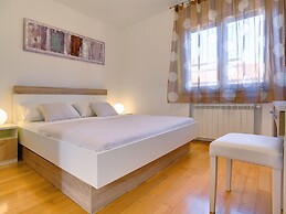 Modern Holiday Home With Swimming Pool, Terrace With Bbq, Near the Cen