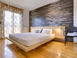 Modern Holiday Home With Swimming Pool, Terrace With Bbq, Near the Cen