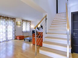 Modern Holiday Home With Swimming Pool, Terrace With Bbq, Near the Cen