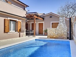 Modern Holiday Home With Swimming Pool, Terrace With Bbq, Near the Cen