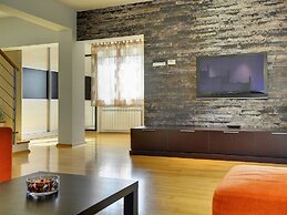 Modern Holiday Home With Swimming Pool, Terrace With Bbq, Near the Cen