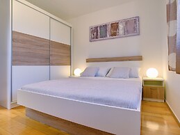 Modern Holiday Home With Swimming Pool, Terrace With Bbq, Near the Cen