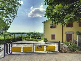 Spacious Villa With Pool in Lupoglav