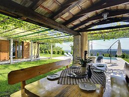 Spacious Villa With Pool in Lupoglav
