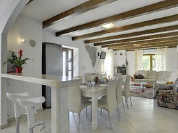 Spacious Villa With Pool in Lupoglav
