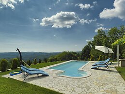Spacious Villa With Pool in Lupoglav