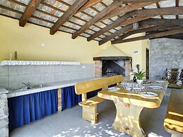 Spacious Villa With Pool in Lupoglav