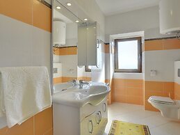 Spacious Villa With Pool in Lupoglav