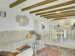 Spacious Villa With Pool in Lupoglav