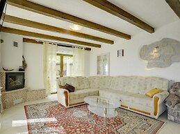 Spacious Villa With Pool in Lupoglav