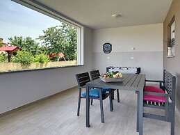Modern Villa in Pula With Garden