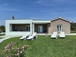 Modern Villa in Pula With Garden