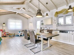 Modern Villa in Pula With Garden