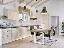 Modern Villa in Pula With Garden