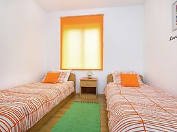 Inviting Apartment in Vinkuran near Sea