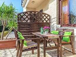 Inviting Apartment in Vinkuran near Sea