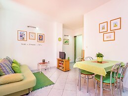 Inviting Apartment in Vinkuran near Sea