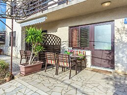 Inviting Apartment in Vinkuran near Sea