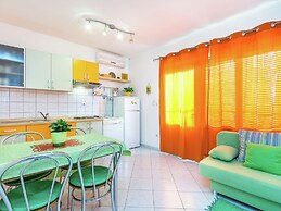 Inviting Apartment in Vinkuran near Sea