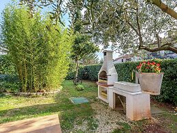 Inviting Apartment in Vinkuran near Sea