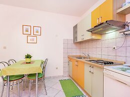 Inviting Apartment in Vinkuran near Sea