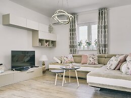 Modern Villa With Pool and Parasol in Pula