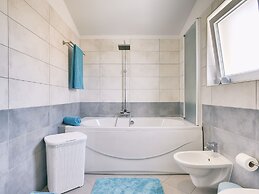 Modern Villa With Pool and Parasol in Pula