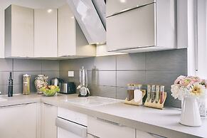 Modern Villa With Pool and Parasol in Pula